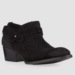 Women’s Charles David Yesenia Black Suede Ankle Booties 5.5 US!